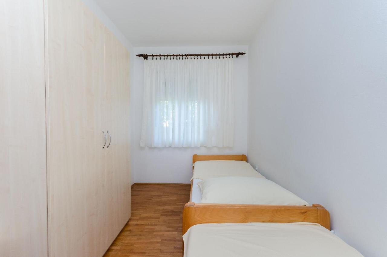 Ruza A Apartment Lopar