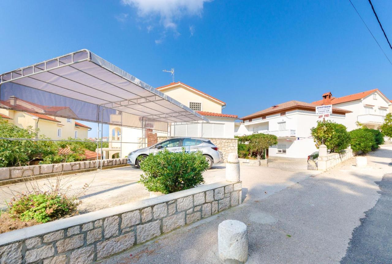 Ruza A Apartment Lopar