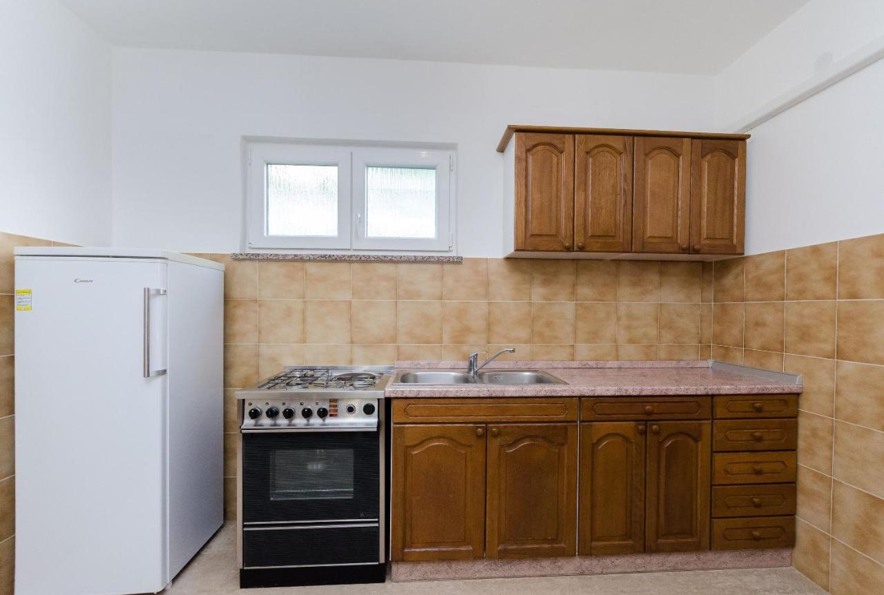 Ruza A Apartment Lopar
